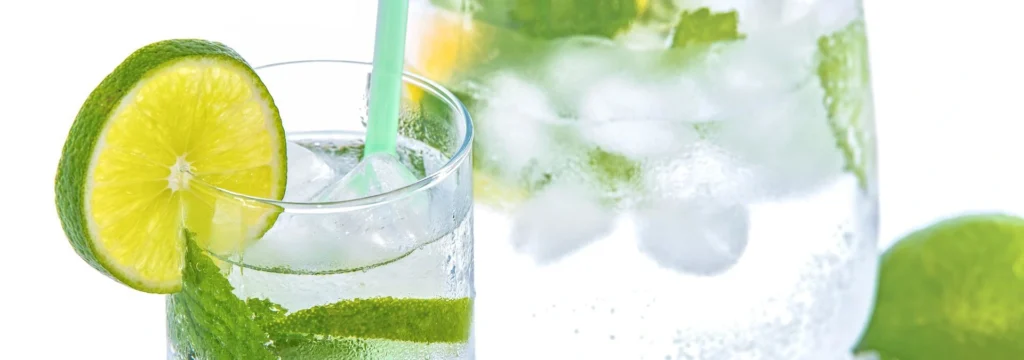 Ausreichend trinken bei Sommerhitze: Welche Getränke sind empfehlenswert?