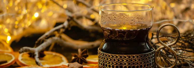 Glühwein: Geschichte, Rezepte und Tipps